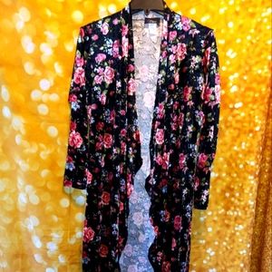 🖤💐 Beautiful black velveteen duster. 💐🖤